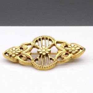 Vintage 1928 Brooch, Small Gold Tone Floral Filigree Pin